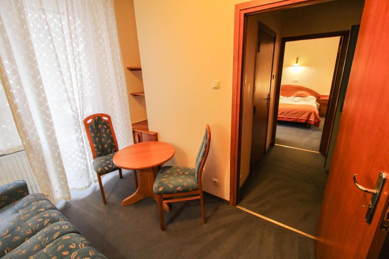 Hotel FAMILIJNY Ośrodek Wypoczynkowo - Rehabilitacyjny Krynica Zdrój Exterior foto